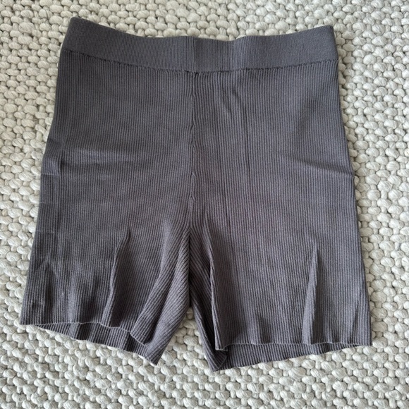 Style Addict Olivia Knit Shorts - Dark Grey - Women’s Size S - Picture 2 of 4